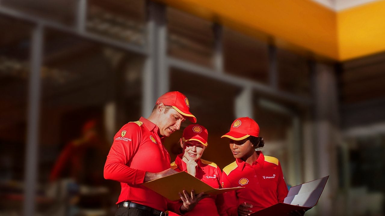 3 Shell employees discussing