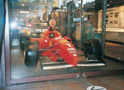 ■シェルのヒストリー展示、F-1グッズショップ、そしてカフェを併設した「Shell Museum」を台場本社ビルに開設した。
