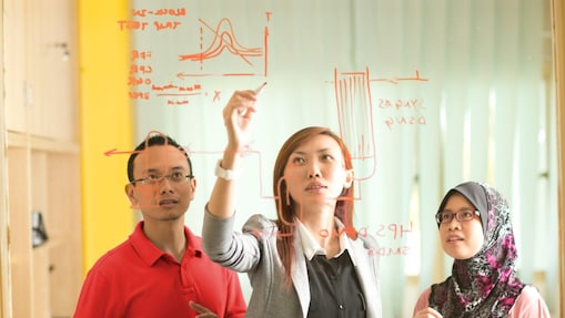 年次報告書と出版物